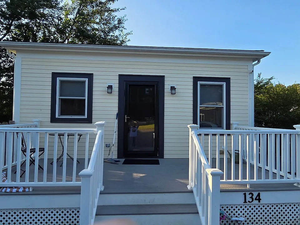 134 Maple Ave