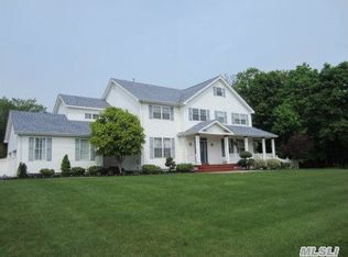 2 Moss Creek Ln, East Patchogue, NY 11772