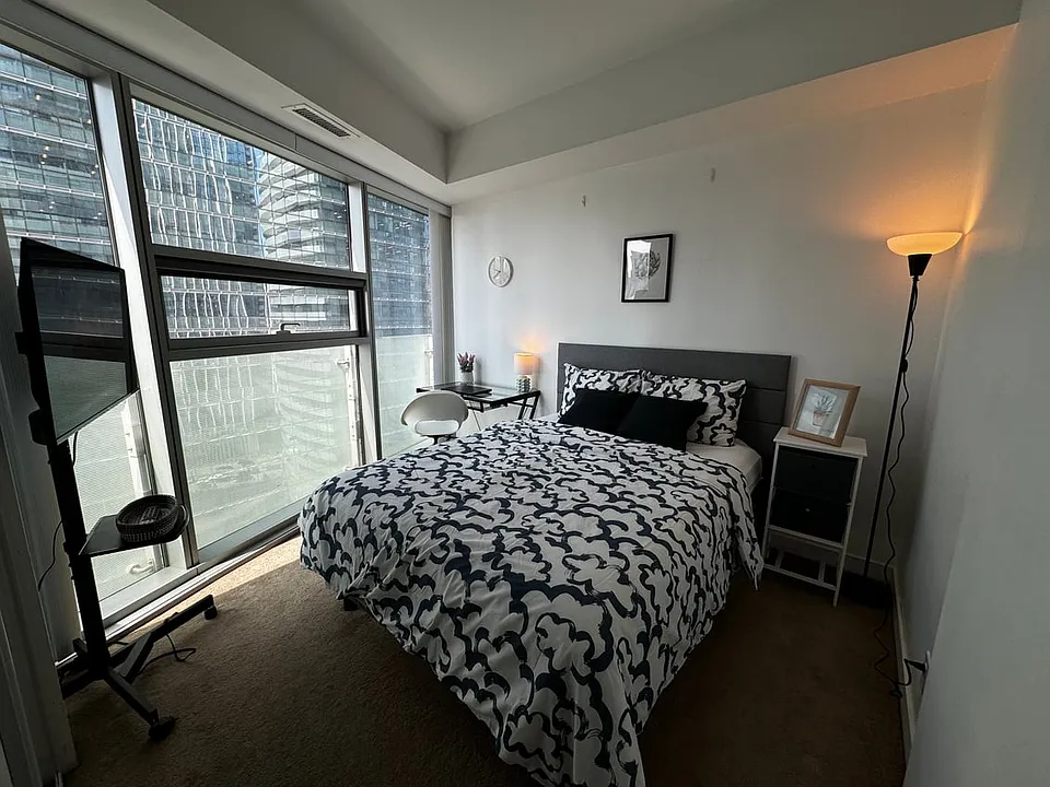 12 York St #1907A