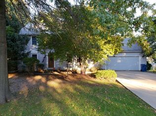 1724 Hillcrest Dr, Sterling, IL 61081