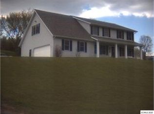 11291 Woodview Dr, Dubuque, IA 52003