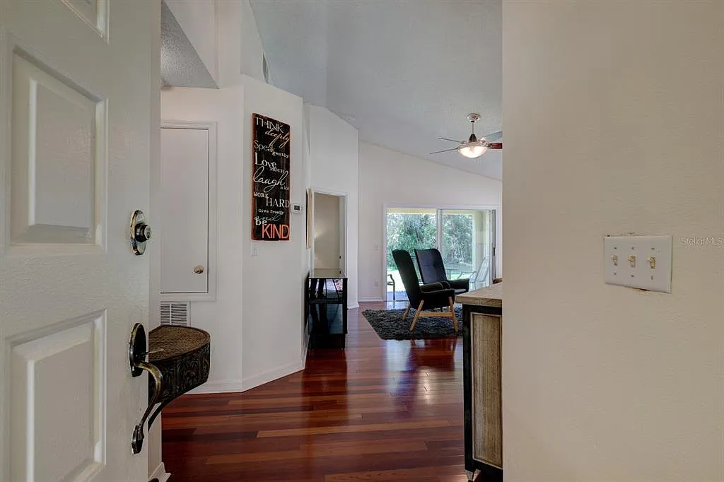 2 bed, 2.0 bath, 1049 sqft, $1,750 — Photo 4