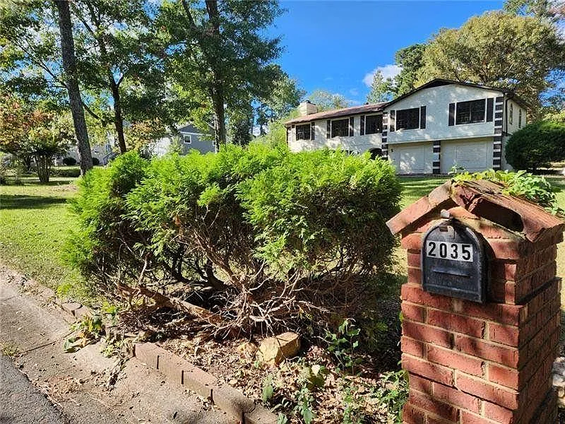 5 bed, 3.0 bath, 1918 sqft, $2,995 — Photo 2