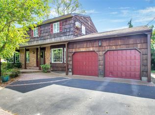 9 Compass Ln, Massapequa, NY 11758