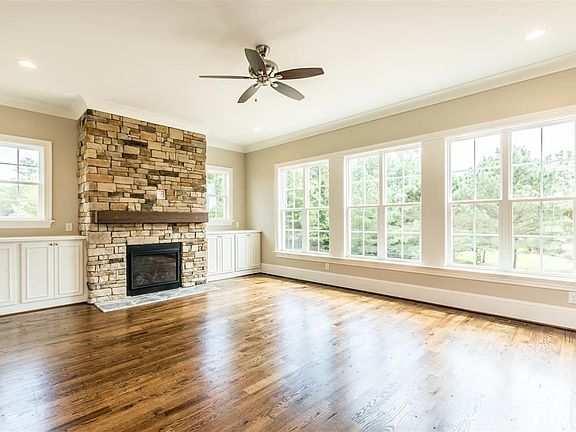 5th image of 59 Sicily Dr