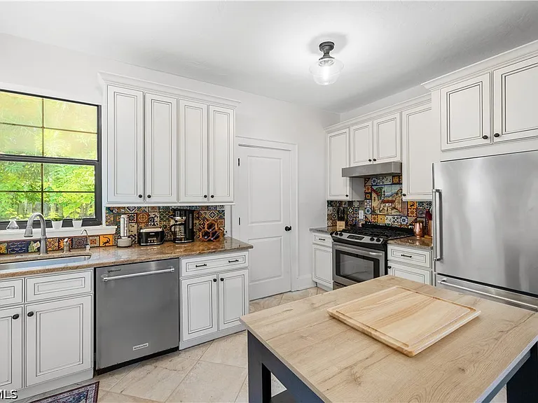2408 Euclid Ave — Photo 8