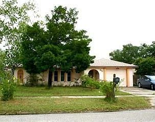 1st image of 570 Oak Park Cir