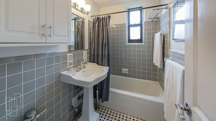 Sold by Garfield Realty  | media 31