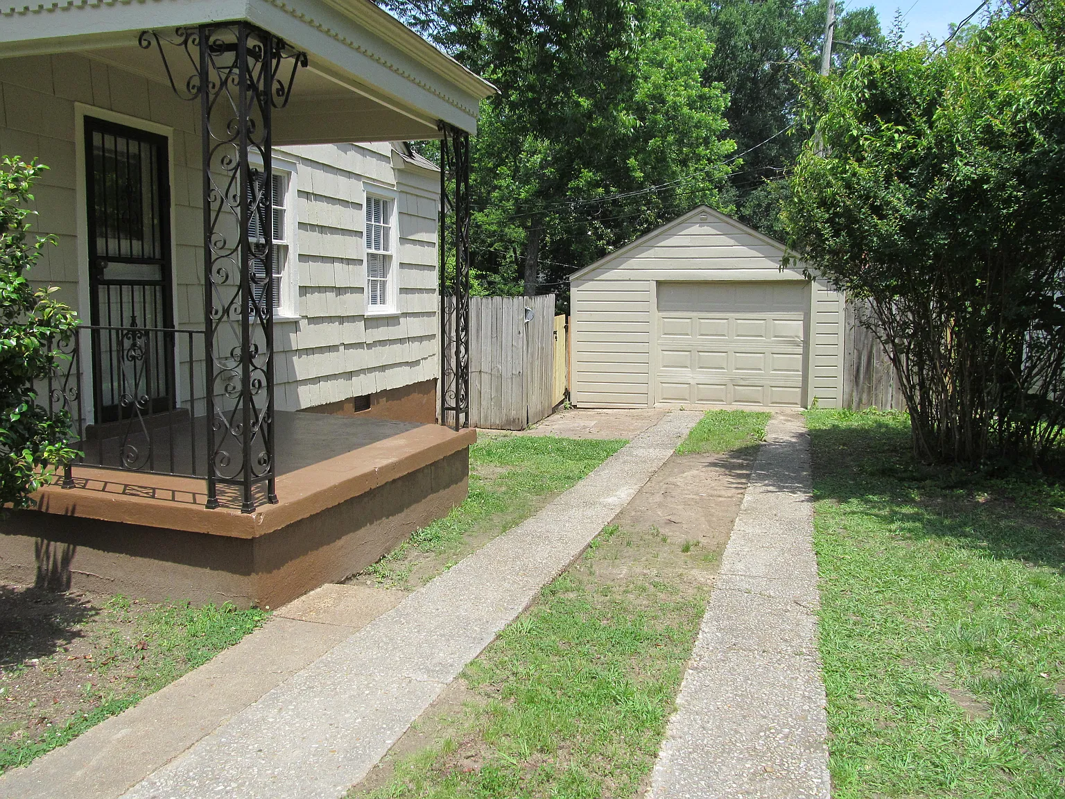 2 bed, 906 sqft, $1,100 — Photo 2