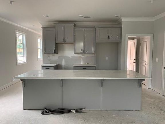 3rd image of 410 Frasier St SE
