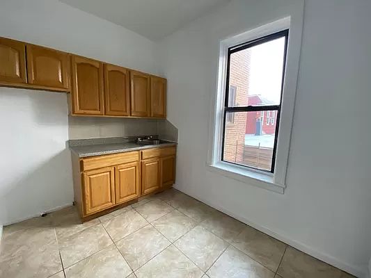 4th image of 2823 42nd St APT B1
