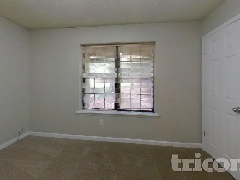 525 Windsor Dr SE — Photo 8