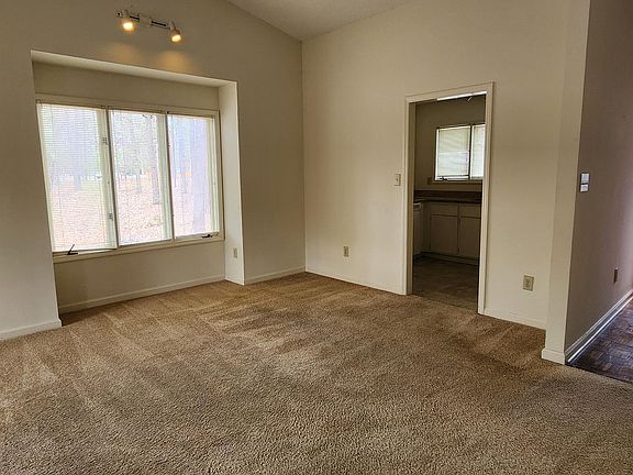 3rd image of 1904 Sherbrooke Circle