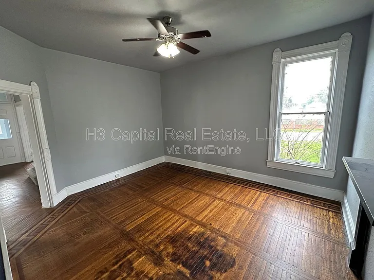 821 Alby St #A — Photo 5
