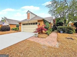 29 Lake Villa Dr, Roswell, GA