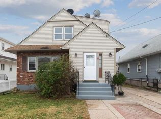 29 Mina Dr, Jersey City, NJ 07305