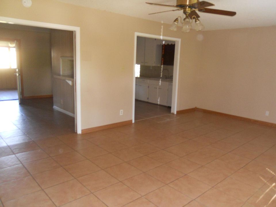 1st image of 808 E Cenizo St