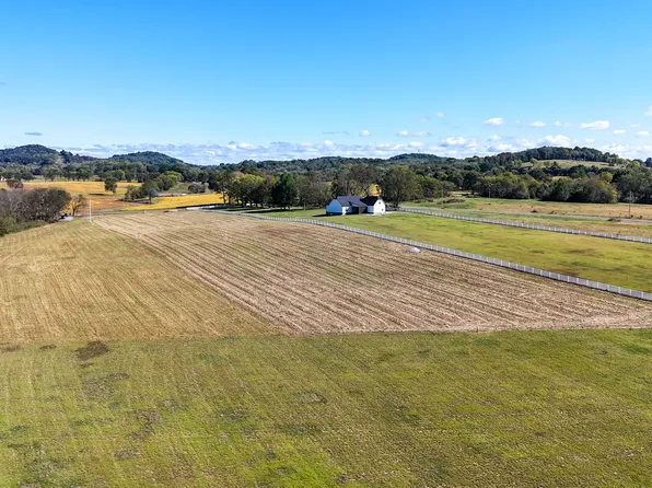1473 Lauderdale Ln, Bethpage, TN 37022