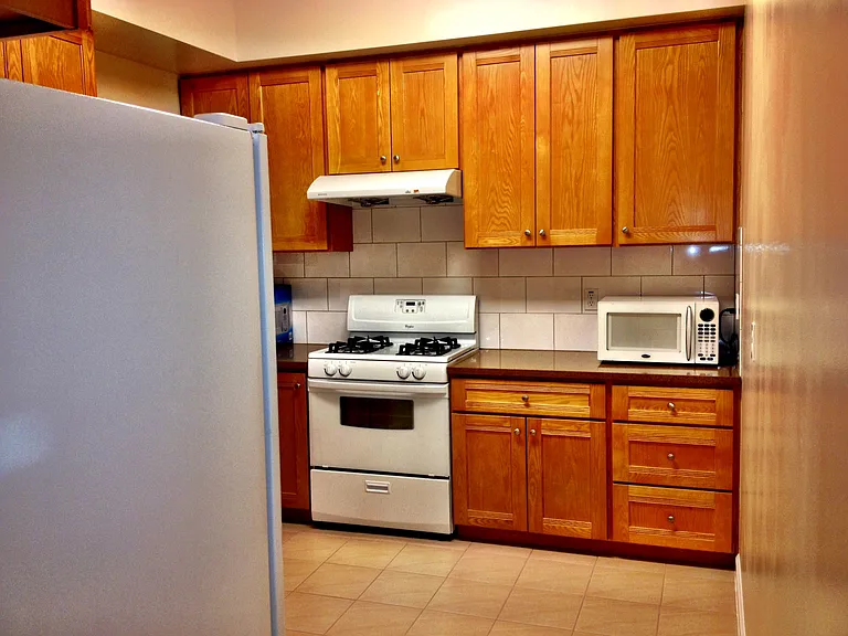 6 Bannam Pl — Photo 3