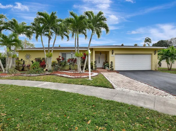 5220 SW 8th St, Plantation, FL 33317
