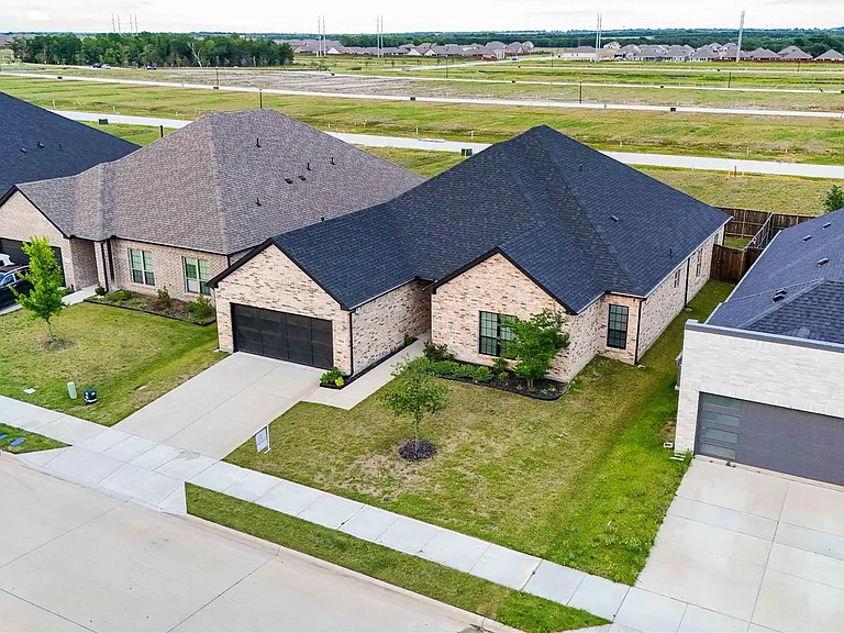 354 Rock Acre Dr — Photo 2