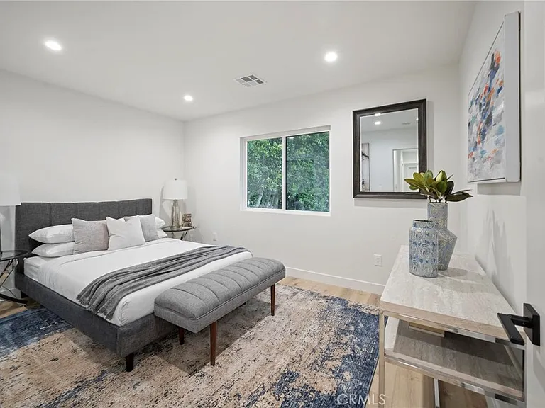 5865 Tobias Ave — Photo 10
