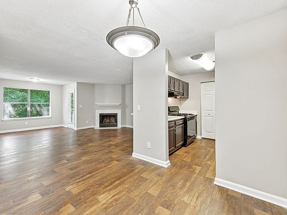5th image of 1669 Iris Dr SE #1603