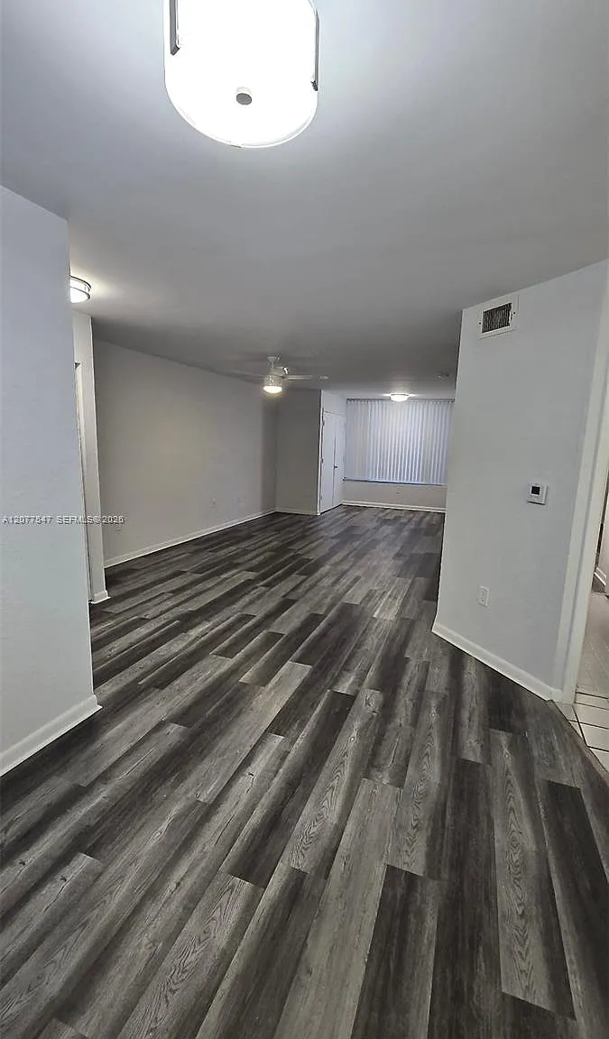 Lakeview Club Condo — Photo 1