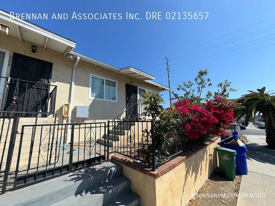 1st image of 923 S 37th St