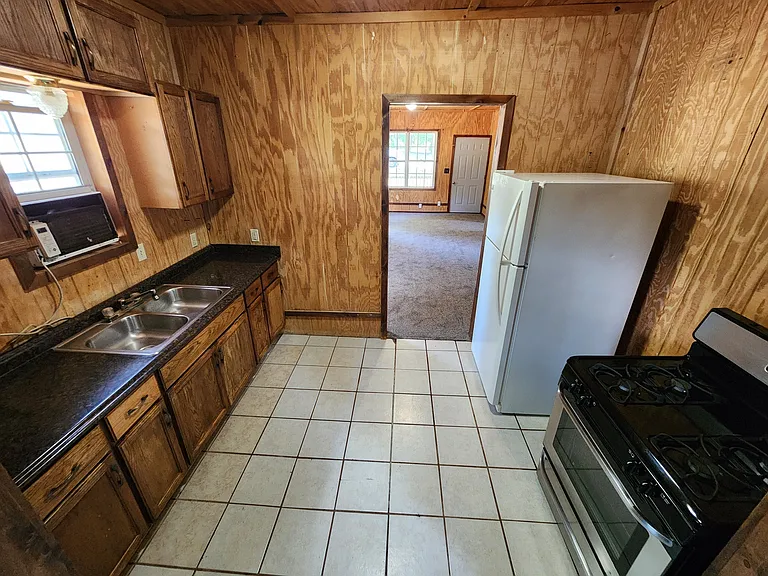 304 W Main St — Photo 6