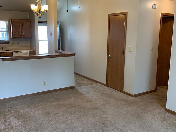 2nd image of 2836 Plaza Ln