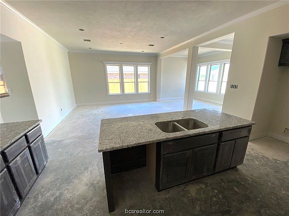 5th image of 904 Dove Chase Ln