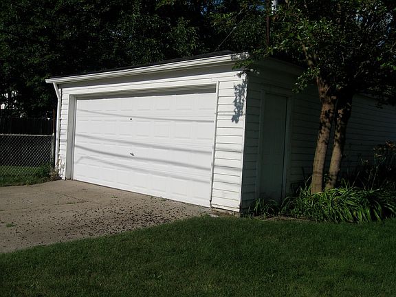 2nd image of 803 E 6th St