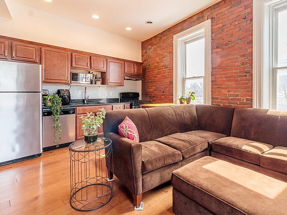 4th image of 1131 N High St APT 204