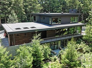 389 Dunegrass Circle Dr, Saugatuck, MI 49453