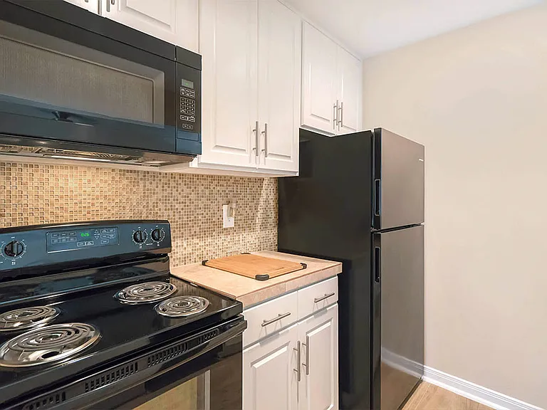 Los Prados Apartment Homes — Photo 24