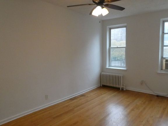 4th image of 250 E 35th St APT 4D
