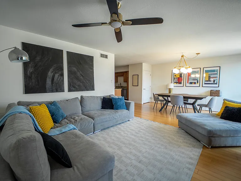 Contemporary living room - all included