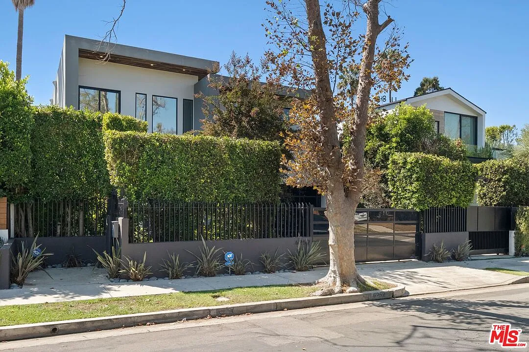 4 bed, 5.5 bath, 3923 sqft, $21,000 — Photo 1
