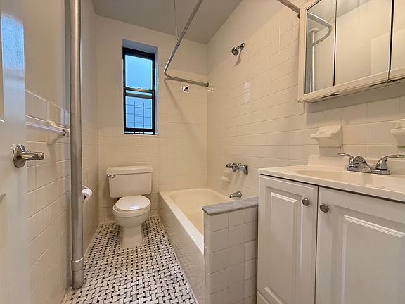 5th image of 121 Parkside Ave APT 12