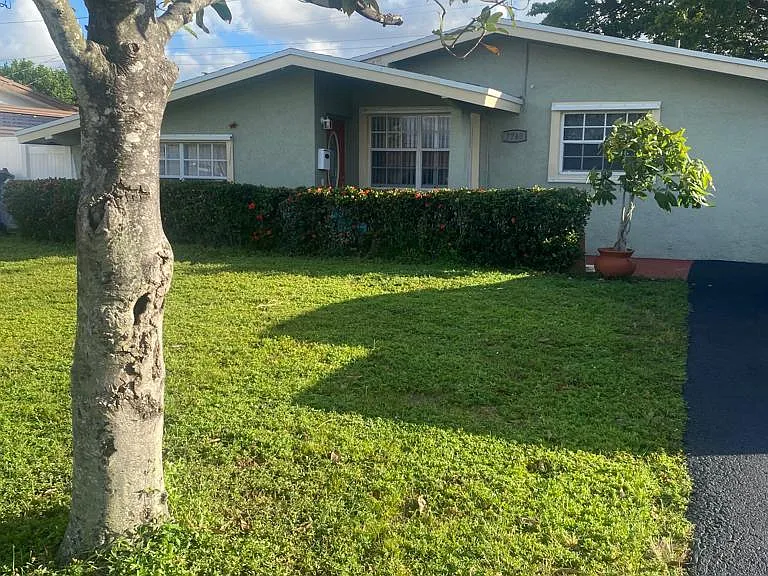 7740 NW 11th St — Photo 1