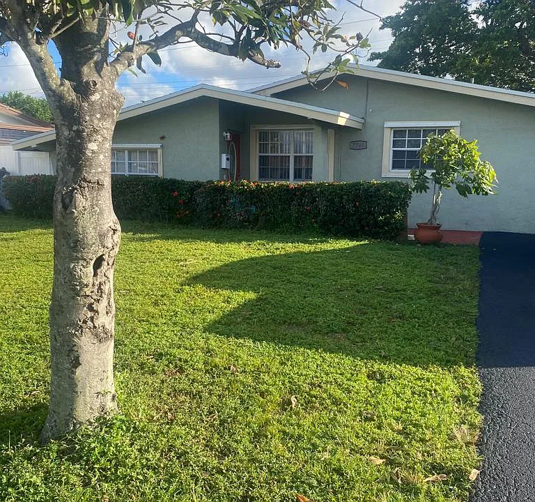 7740 NW 11th St