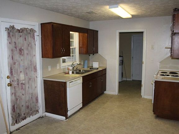 3rd image of 1648 Lee Road 197