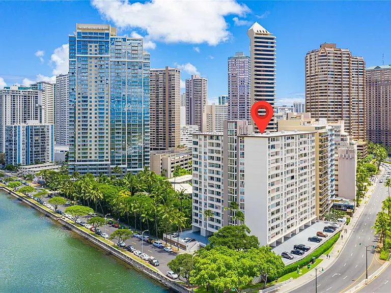 Harbor View Plaza Ocean Forward, Ala Wai Canal along side