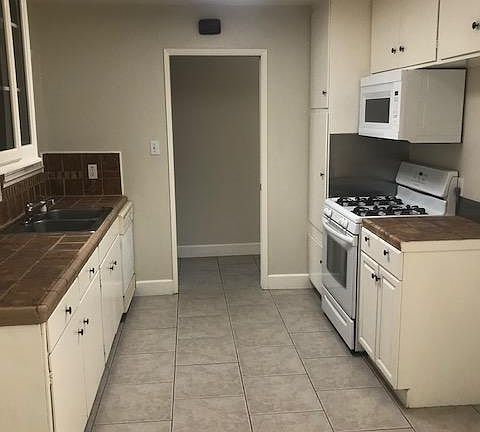 4th image of 618 Arthur Dr