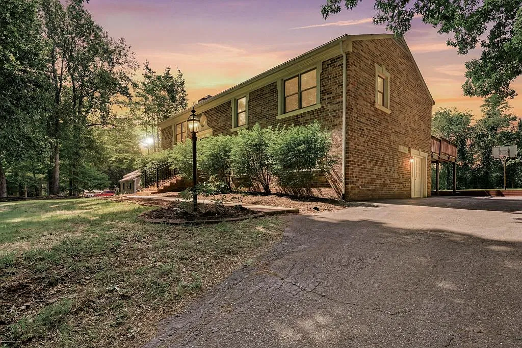 215 Cameron Rd — Photo 2