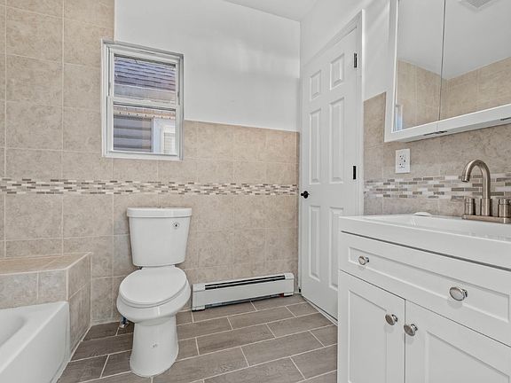 3rd image of 220 N Center St Floor 2