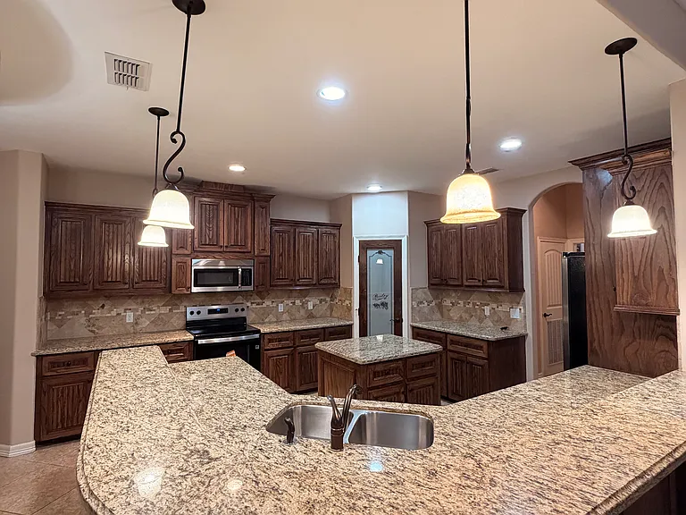 1501 Granada Cir — Photo 16