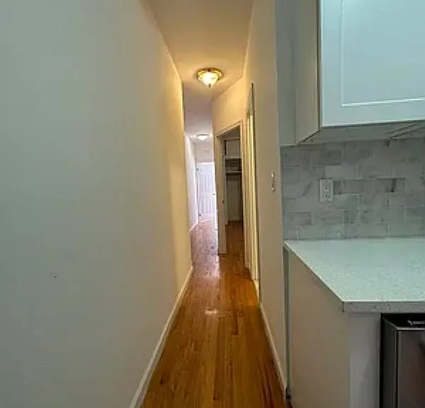 315 W 54th St #15 — Photo 11