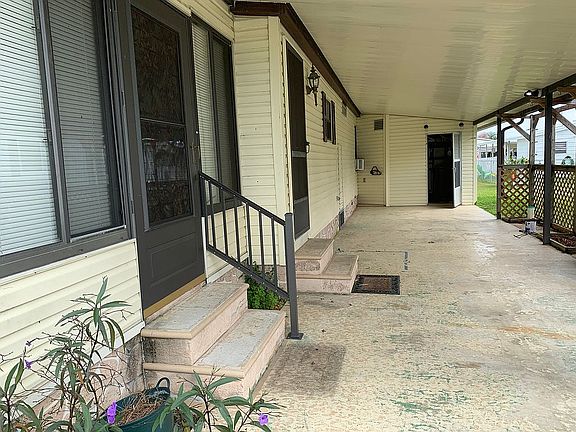 3rd image of 1435 Barefoot Cir